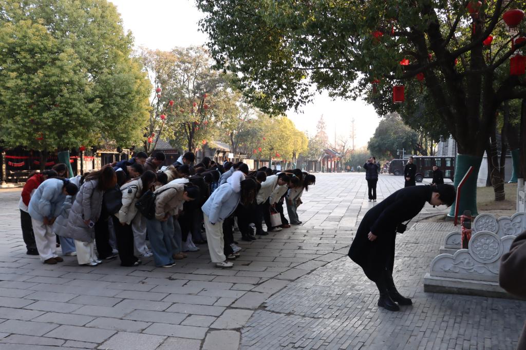 20251217DB中国旗舰官方网站第40期青马学院台儿庄古城红色党性教育工作 (5).JPG