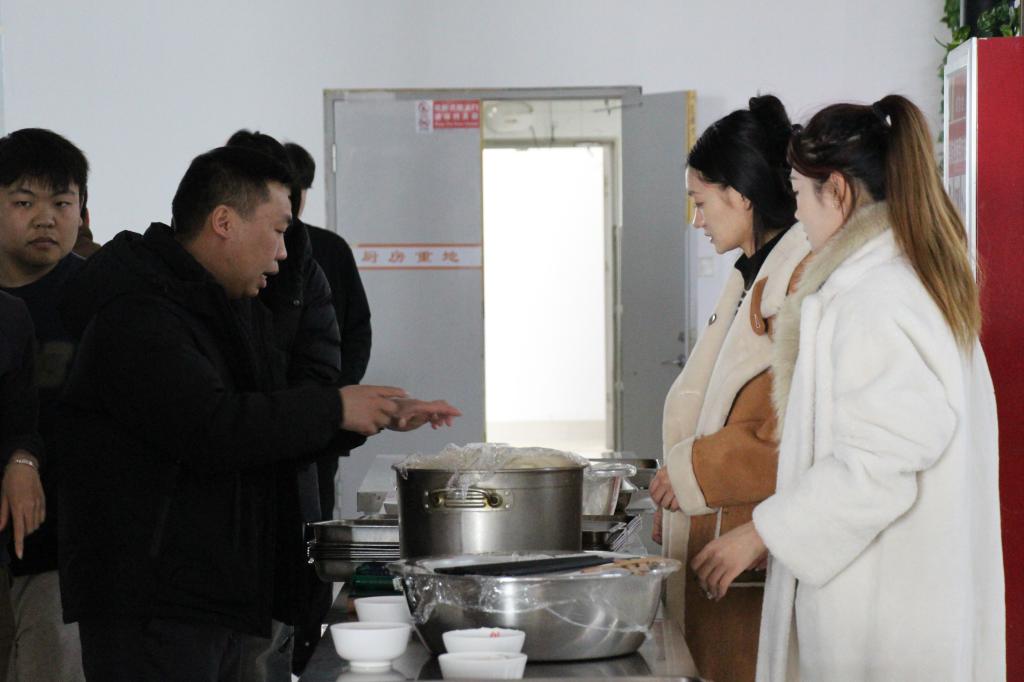 20241221我为同学做实事|走近后厨,争做“饺饺”者06.jpg