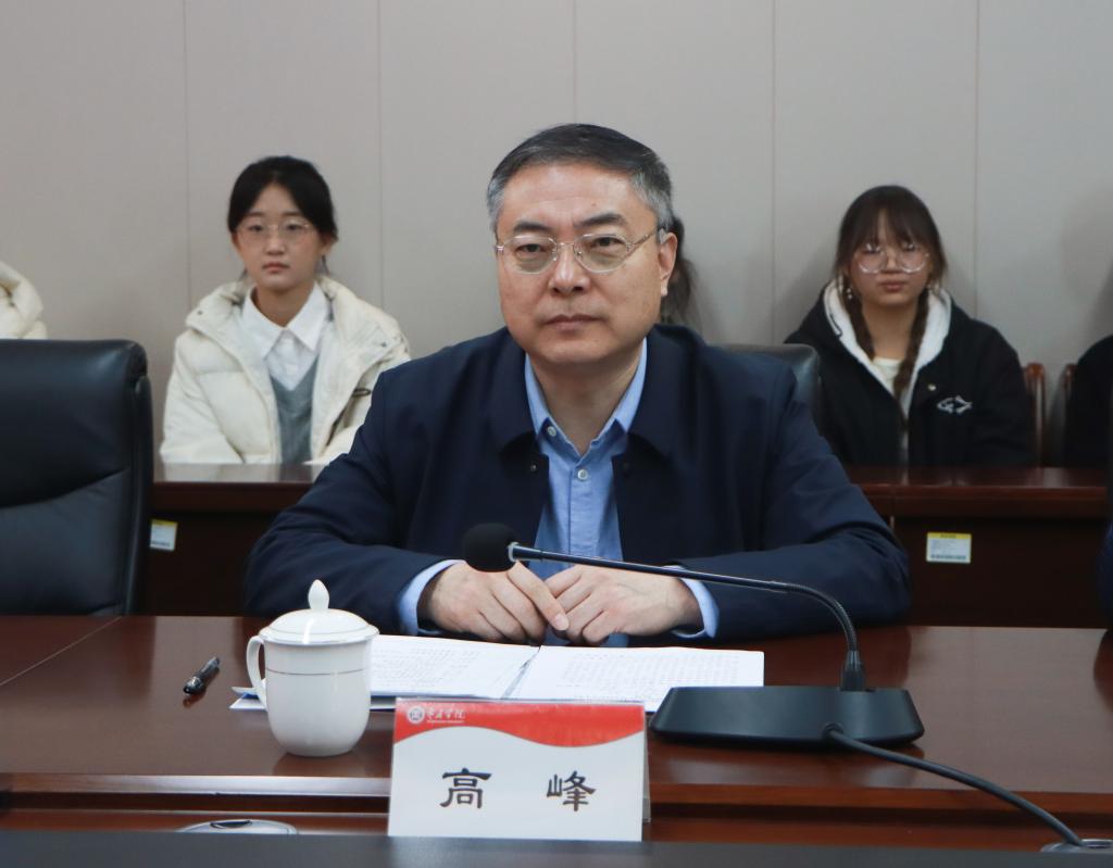 大众报业集团党报党端进校园暨市委网信办与DB中国旗舰官方网站战略合作签约仪式 (2).jpg