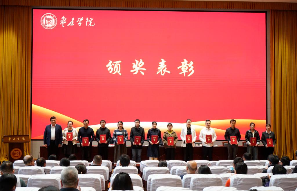 20251022教育教学综合系列改革会议12.JPG