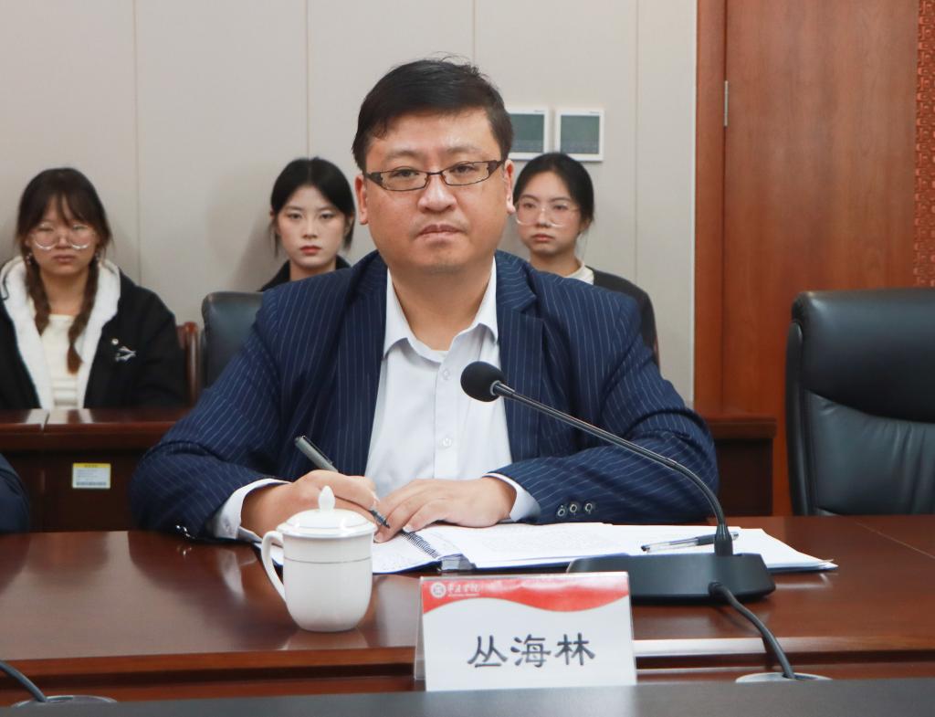 大众报业集团党报党端进校园暨市委网信办与DB中国旗舰官方网站战略合作签约仪式 (5).jpg